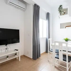 https://holidays2malaga-pasaje-cerca-estacion-tren-ave.hotelsinnerja.org